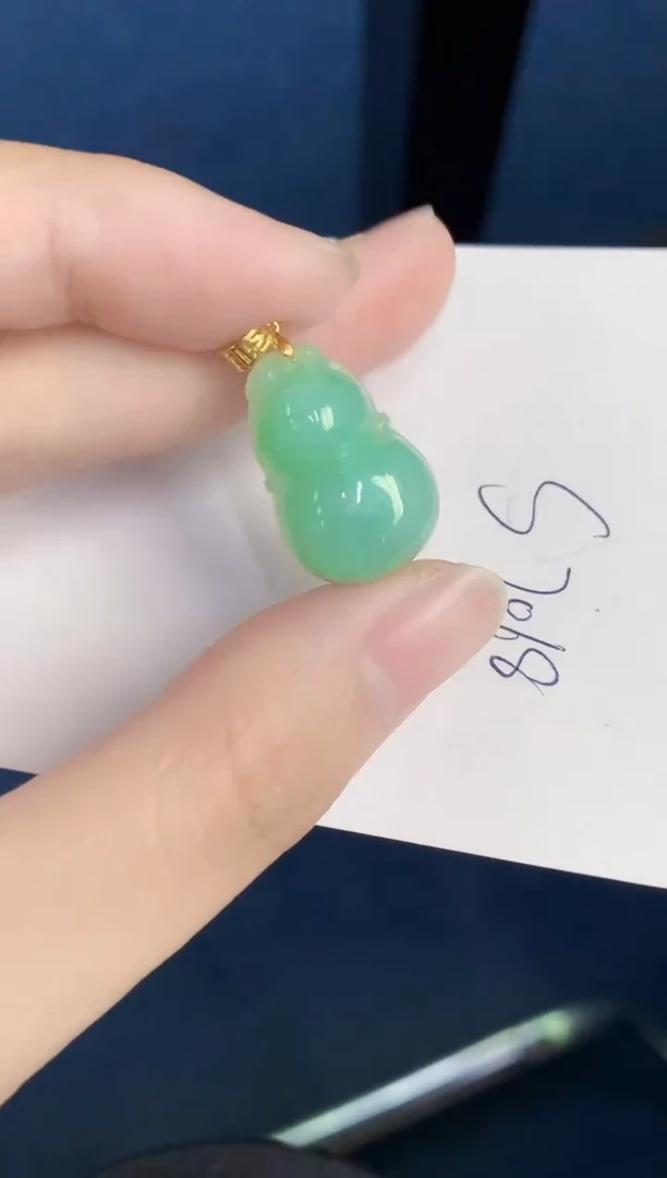 翡翠未镶嵌颈饰天然翡翠缅甸A货