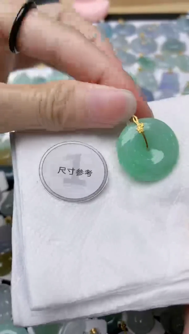 翡翠18K金镶嵌颈饰天然A货翡翠