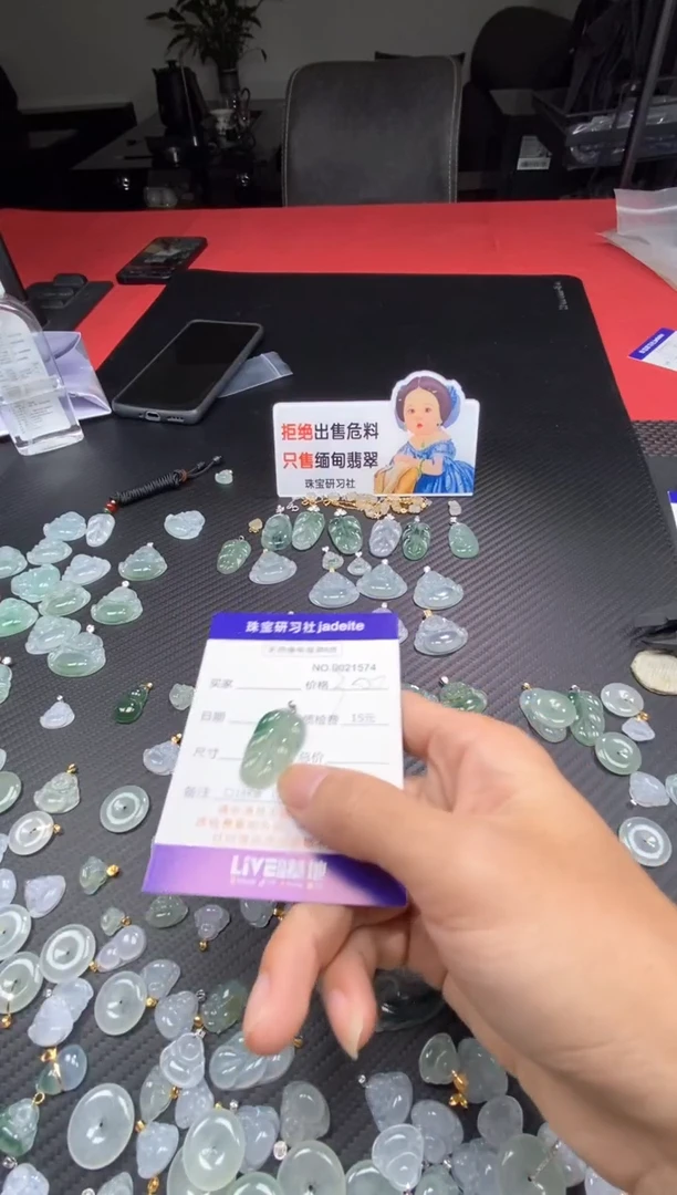 翡翠18K金镶嵌颈饰11111