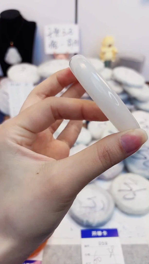 【闪购商品】石英质玉手镯未镶嵌59-财气镯圈口60