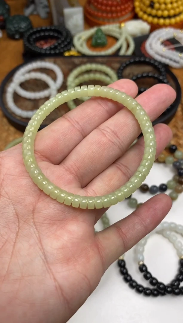 颈饰未镶嵌和田玉手串