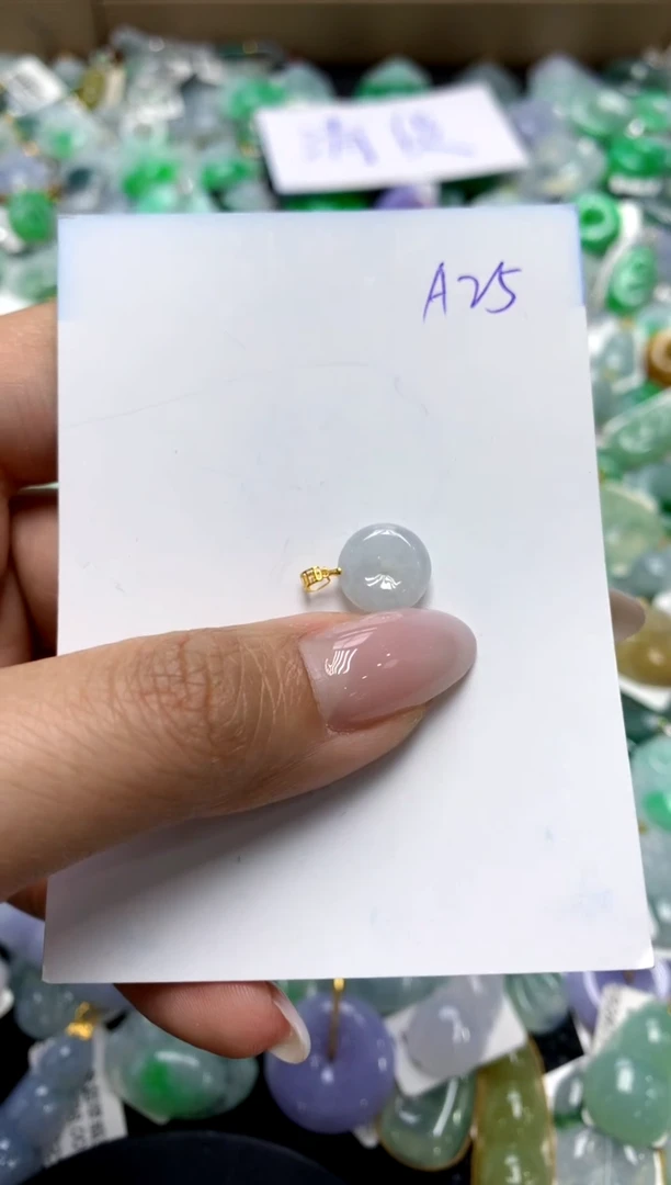 翡翠18K金镶嵌颈饰1111111111111111