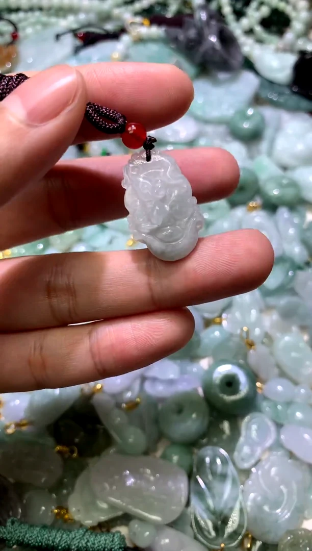 颈饰未镶嵌翡翠鼠