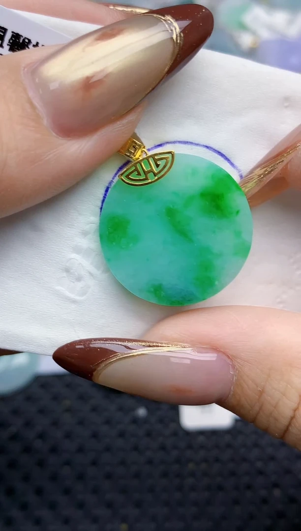 颈饰18K金镶嵌翡翠   天然翡翠A货  百元以上9米证书费自理