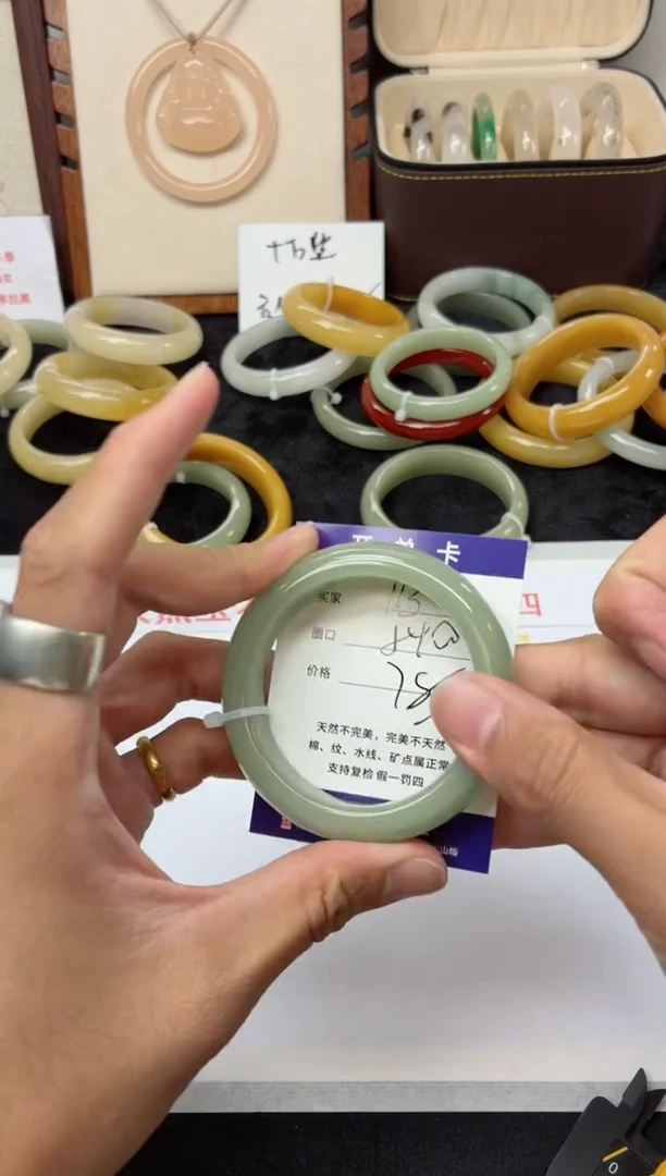 未镶嵌手镯石英质玉113