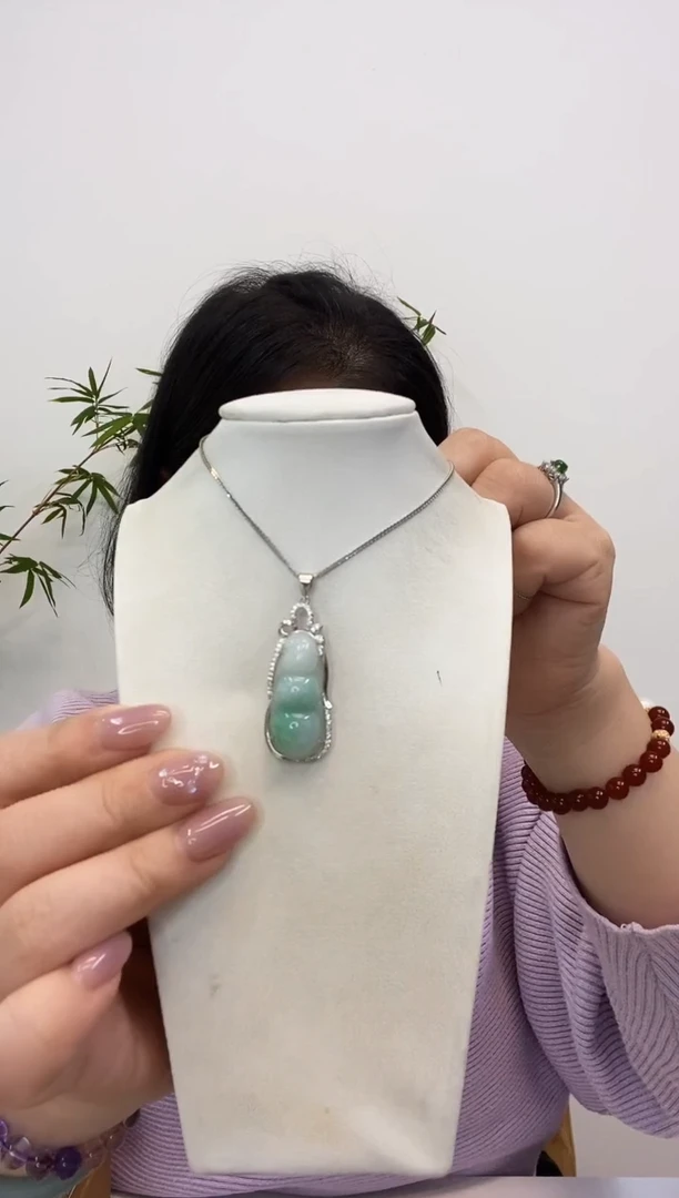 【闪购商品】翡翠吊坠(赠链)银S925镶嵌小福豆