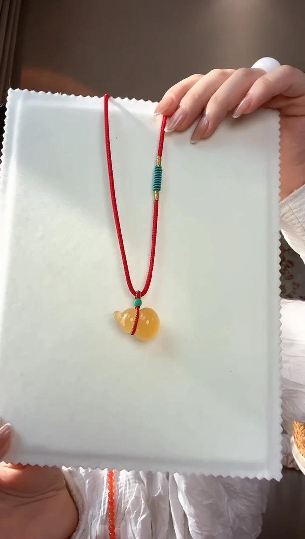 【闪购商品】蜜蜡颈饰未镶嵌葫芦红绳吊坠