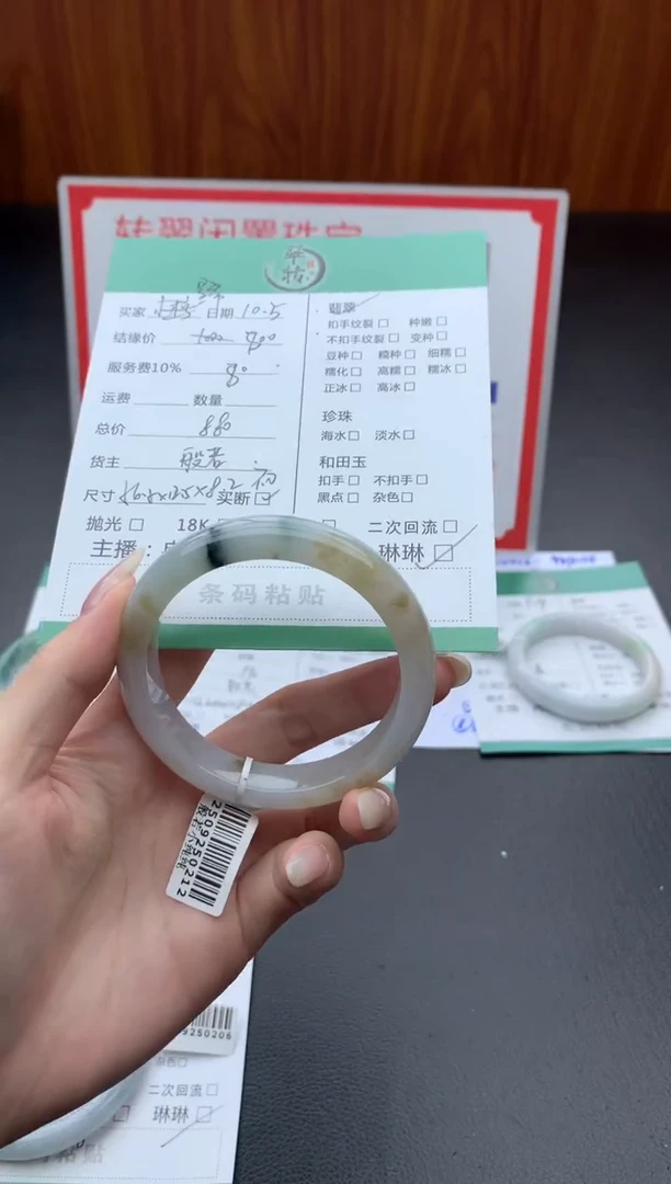 未镶嵌手镯翡翠?***_手镯