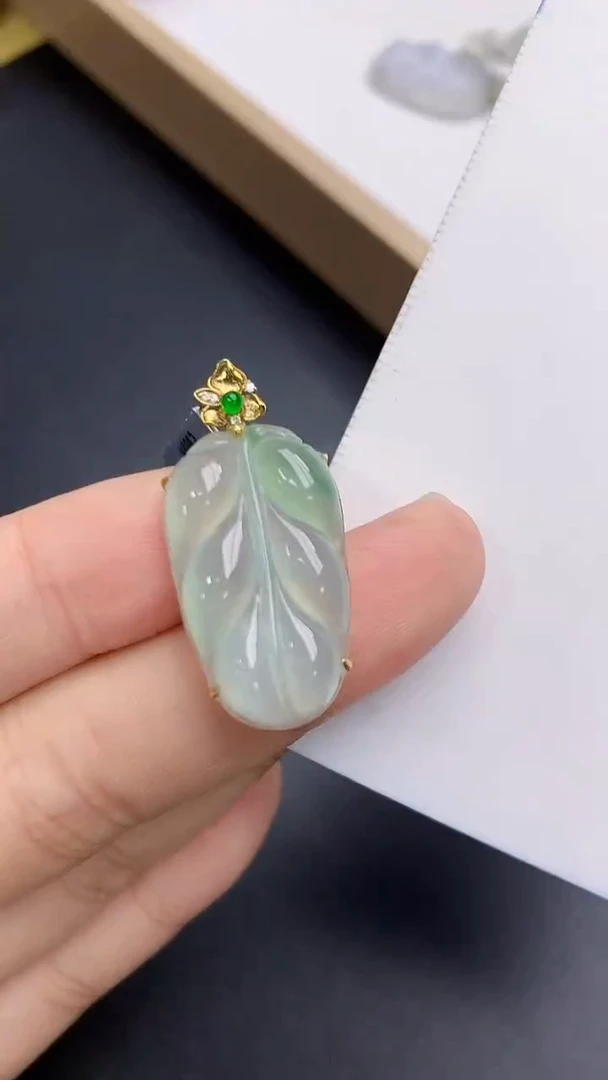 颈饰18K金镶嵌翡翠天然缅甸A货百元以上9元证书费自理