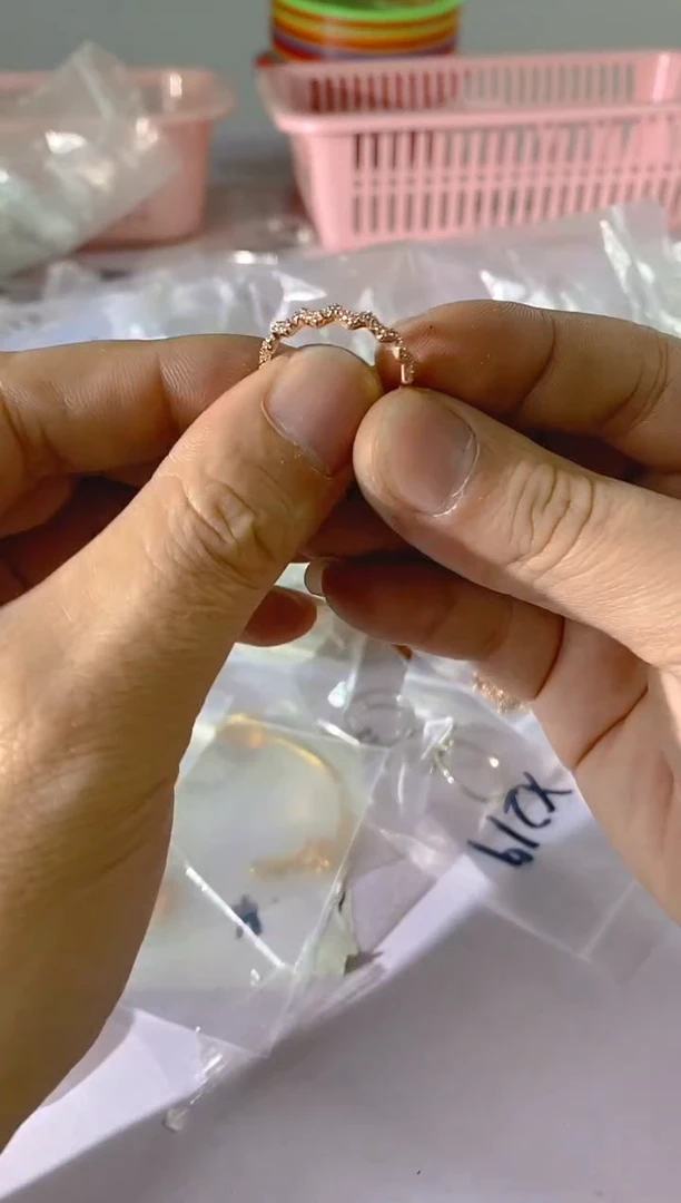 【闪购商品】水晶颈饰银S925镶嵌X157红宝，蓝宝，多样性发一件赠链