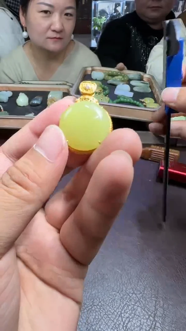 18K金镶嵌和田玉挂件【陆1203】68 7026