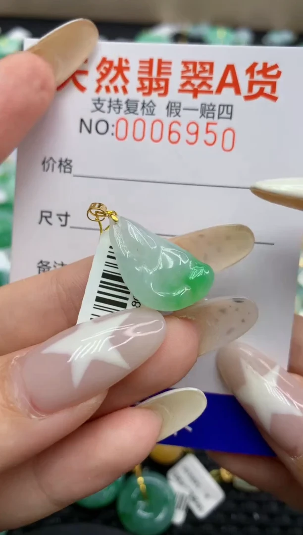 翡翠18K金镶嵌颈饰11111111111
