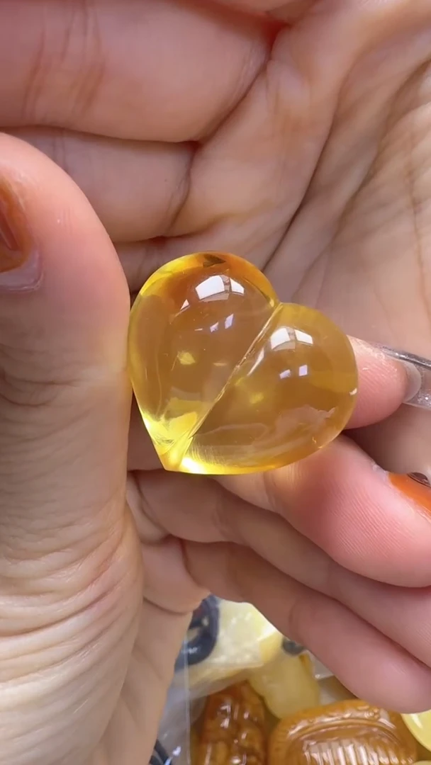 裸石琥珀未镶嵌如图