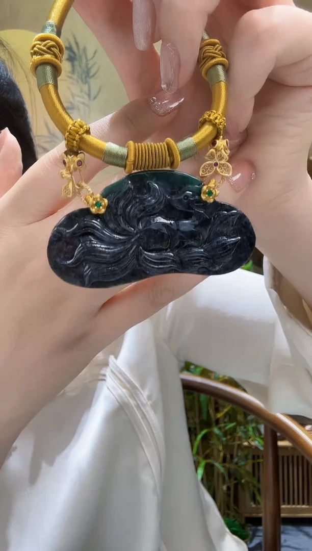 翡翠未镶嵌颈饰吊坠