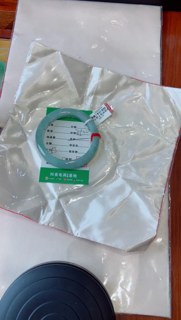 未镶嵌手镯翡翠小*?手镯