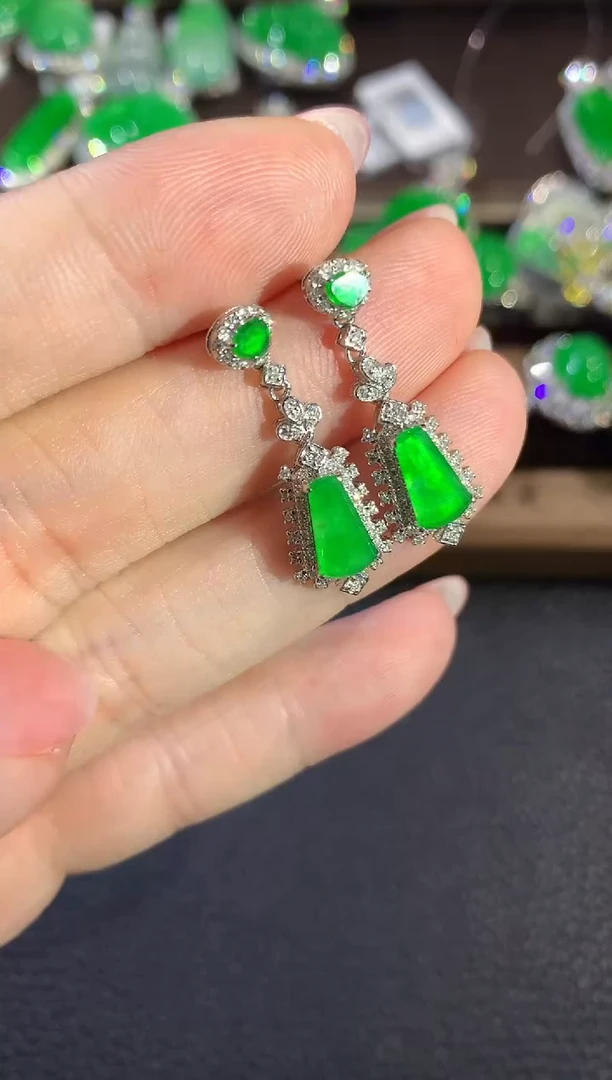 18K金镶嵌翡翠耳饰D27