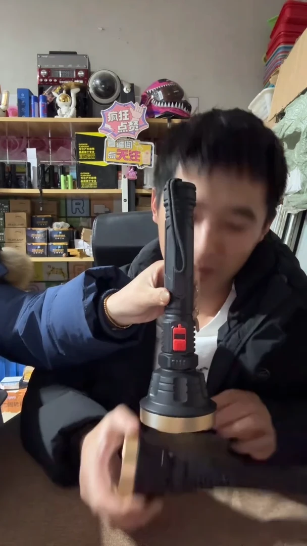 开播福利塑料大手电回家自己充电