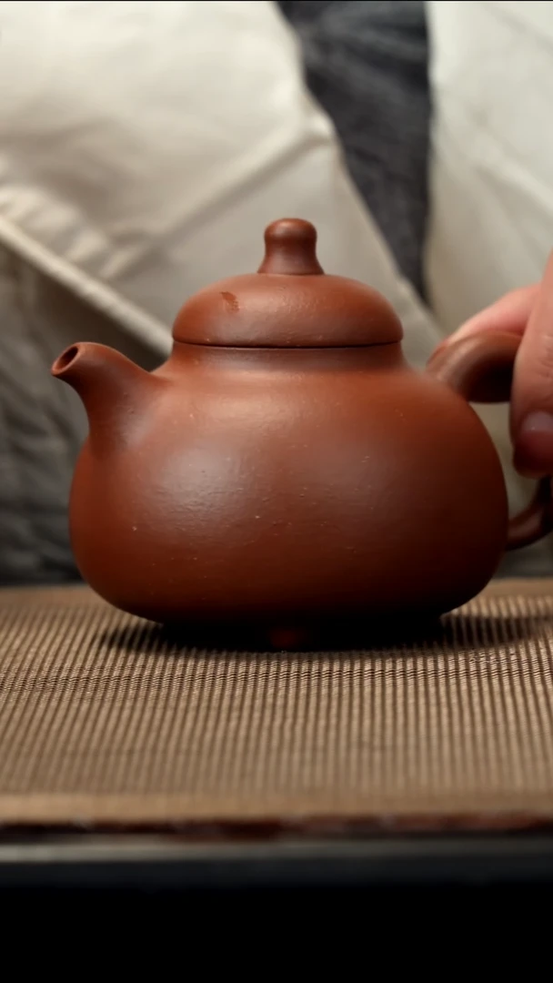 紫砂茶盏底槽清三足乳鼎