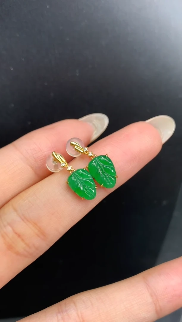 18K金镶嵌翡翠耳饰耳钉