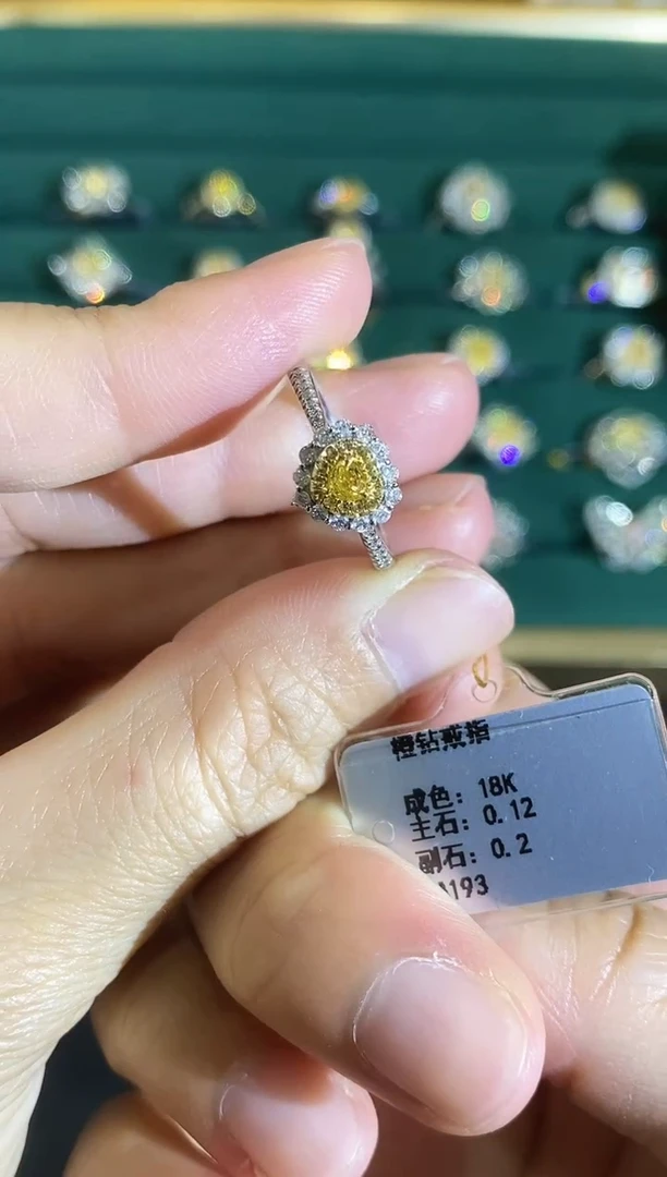 18K金镶嵌戒指钻石555