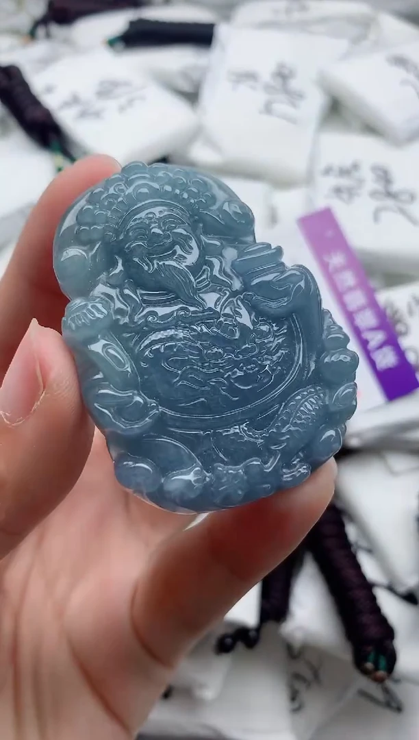 翡翠未镶嵌颈饰·
