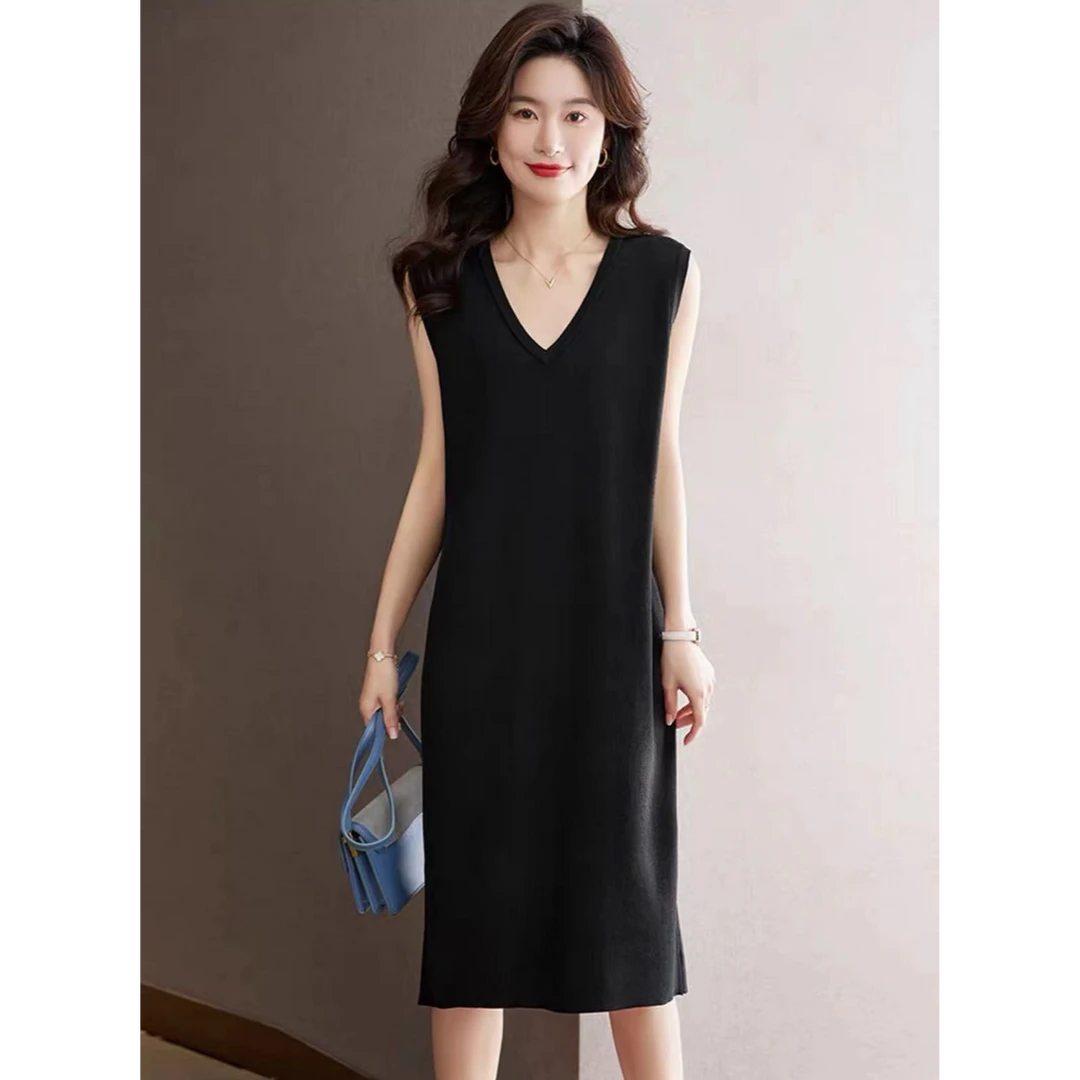 8162-（二色）V领无袖冰丝针织长裙