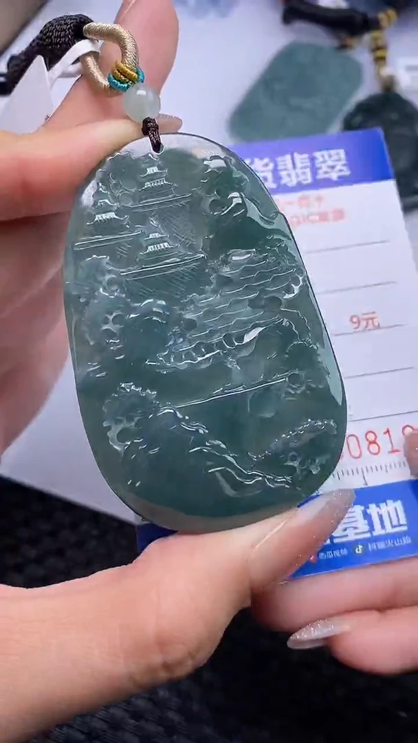 颈饰未镶嵌翡翠