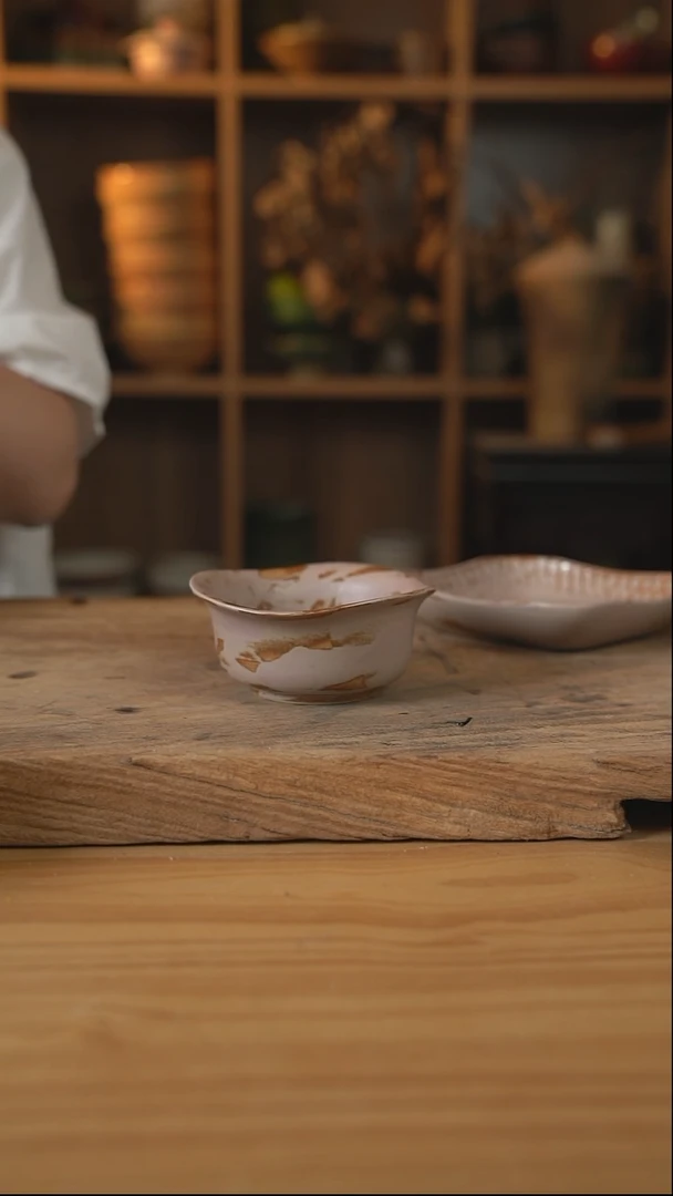 粉棕色的草帽米饭碗1个