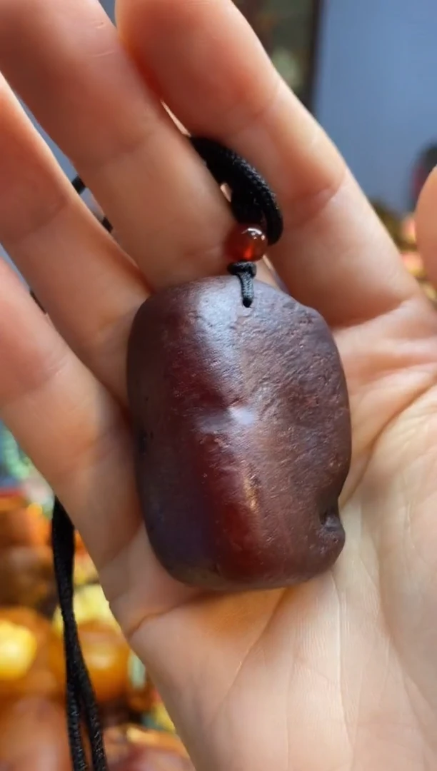 未镶嵌颈饰琥珀吊坠