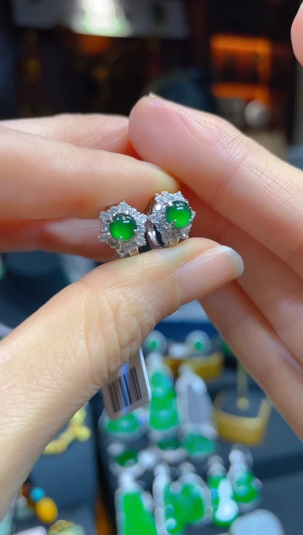 【闪购商品】翡翠耳饰银S925镶嵌119651天然A货翡翠蛋面耳钉