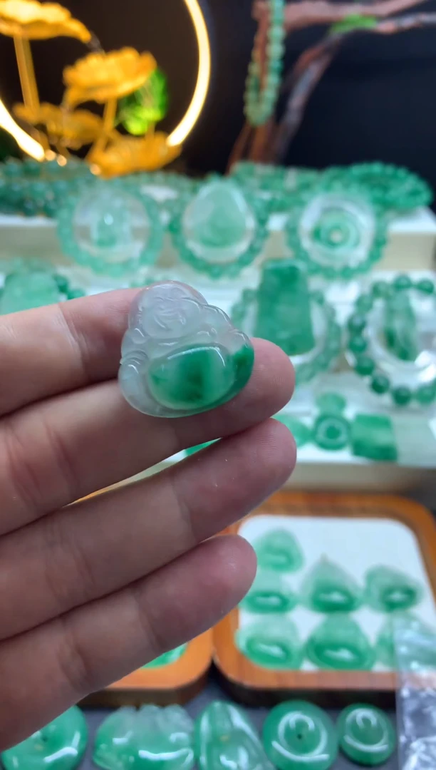 石英质玉（非洲翠）未镶嵌吊坠(不含链)佛公