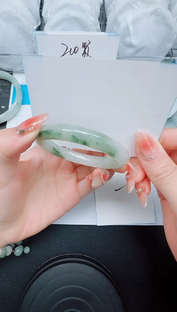 石英质玉手镯未镶嵌771/52.8