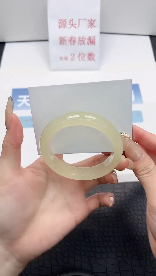 【闪购商品】石英质玉手镯未镶嵌31-58.2