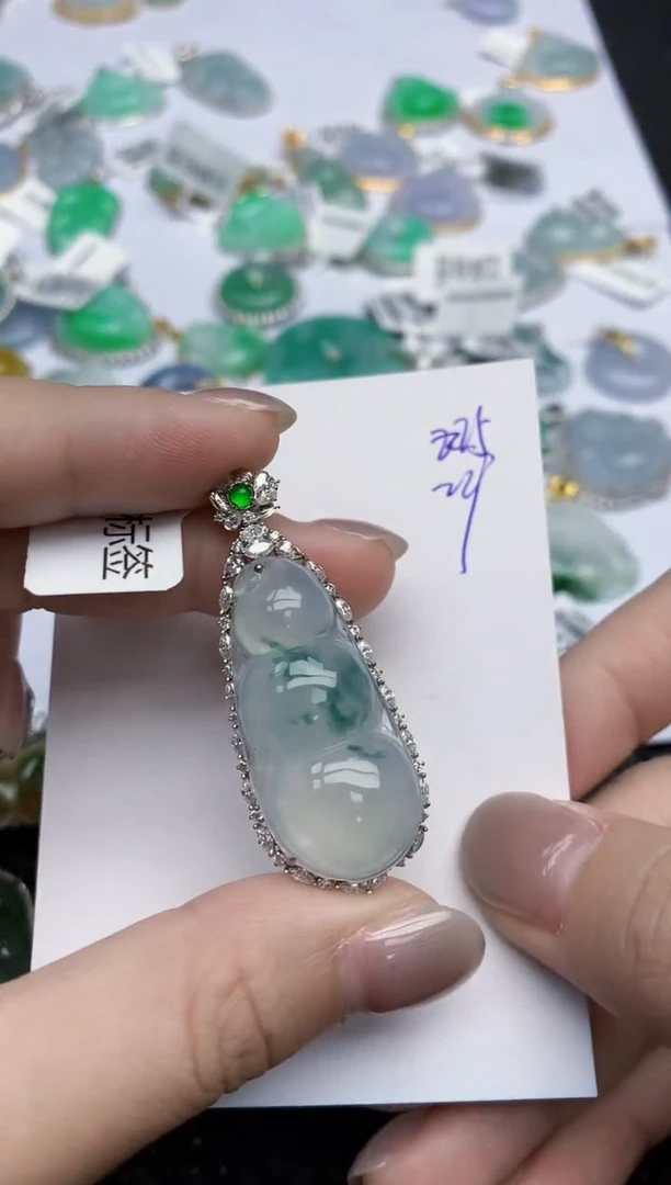 【闪购商品】翡翠颈饰18K金镶嵌天然翡翠A货