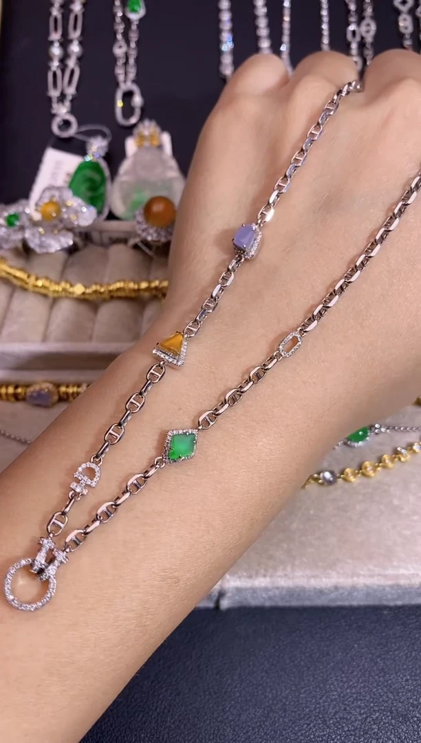 颈饰18K金镶嵌翡翠百搭链