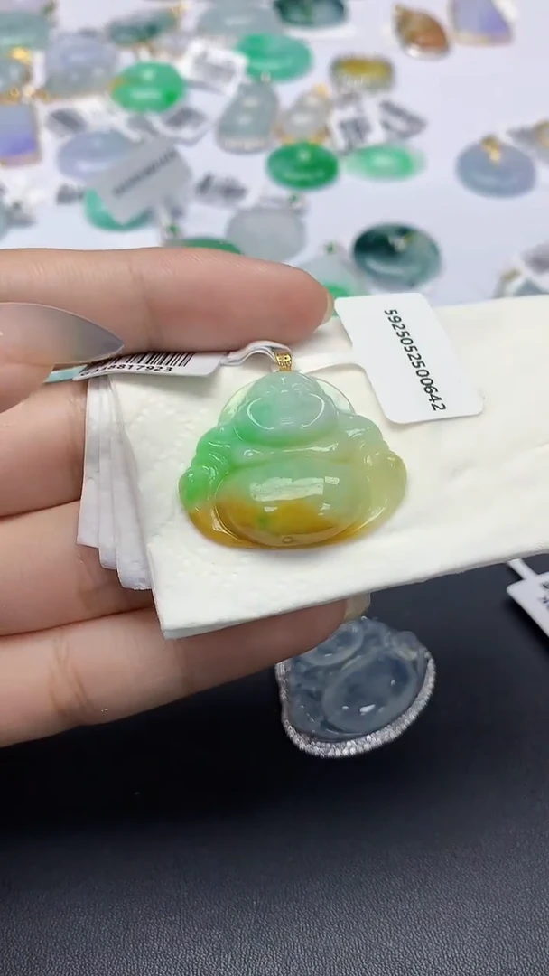 翡翠18K金镶嵌颈饰天然缅甸a货翡翠