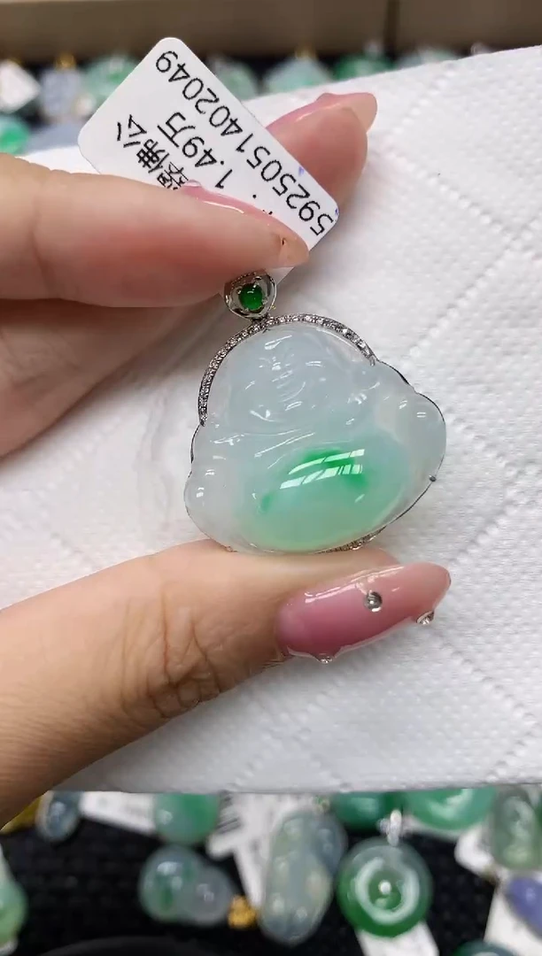 翡翠18K金镶嵌颈饰1111111111