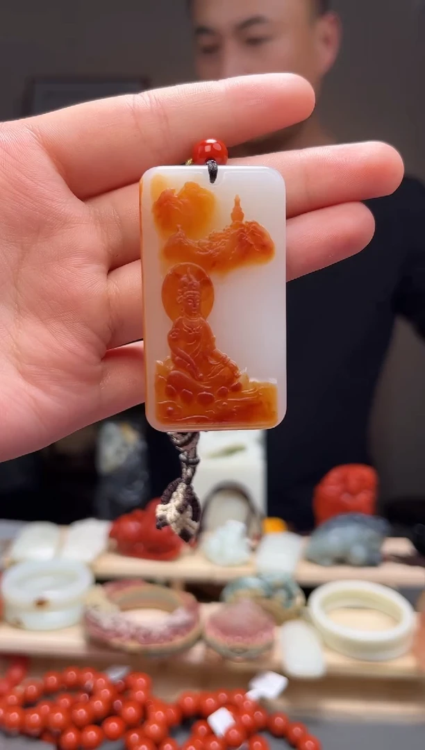 颈饰未镶嵌和田玉吊坠