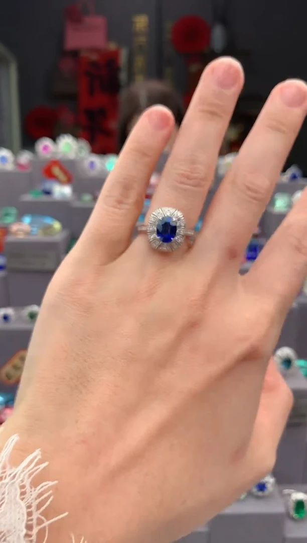 【闪购商品】蓝宝石戒指18K金镶嵌1.7ct皇家蓝戒指