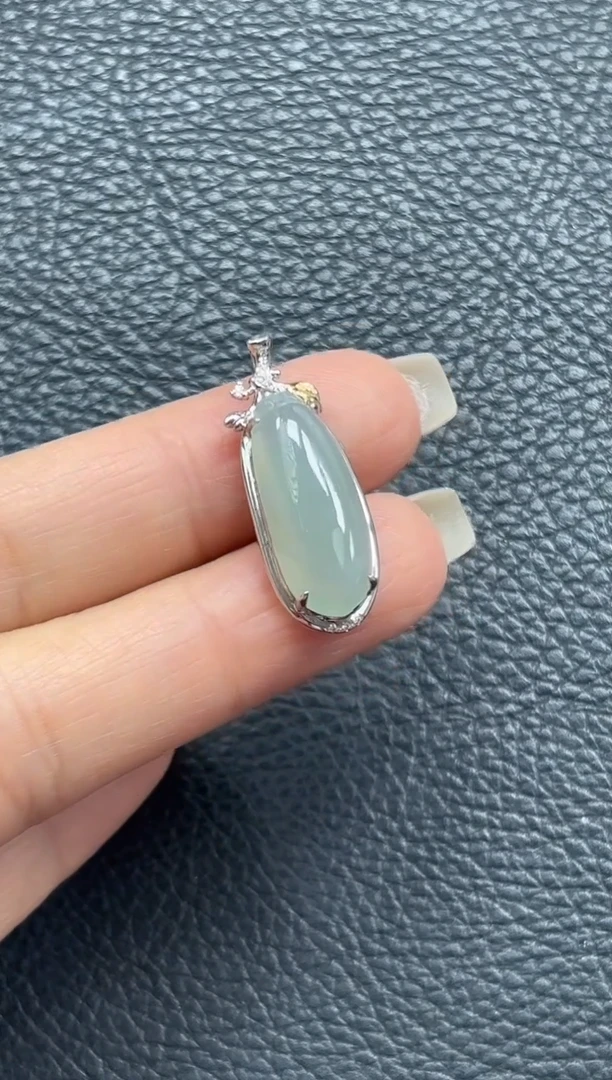 颈饰18K金镶嵌翡翠YM1156-1 福瓜