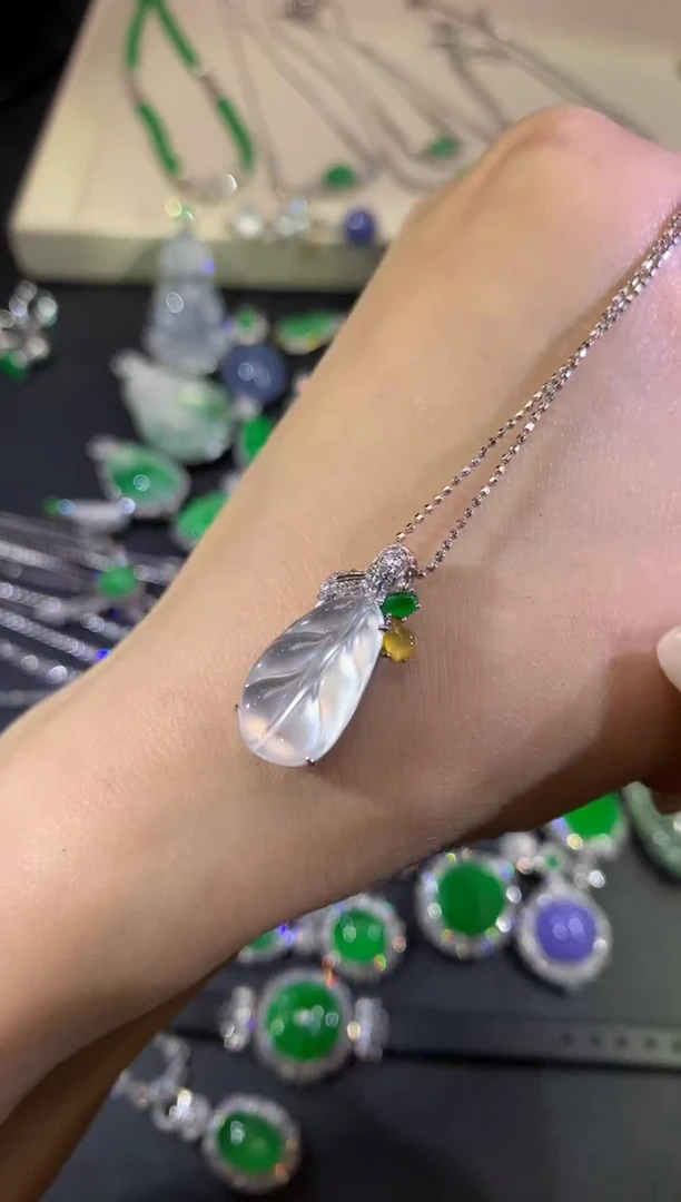 吊坠(不含链)18K金镶嵌翡翠90-叶子（不含链和扣