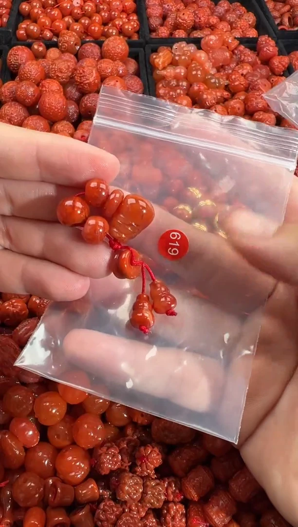 南红玛瑙未镶嵌颈饰1