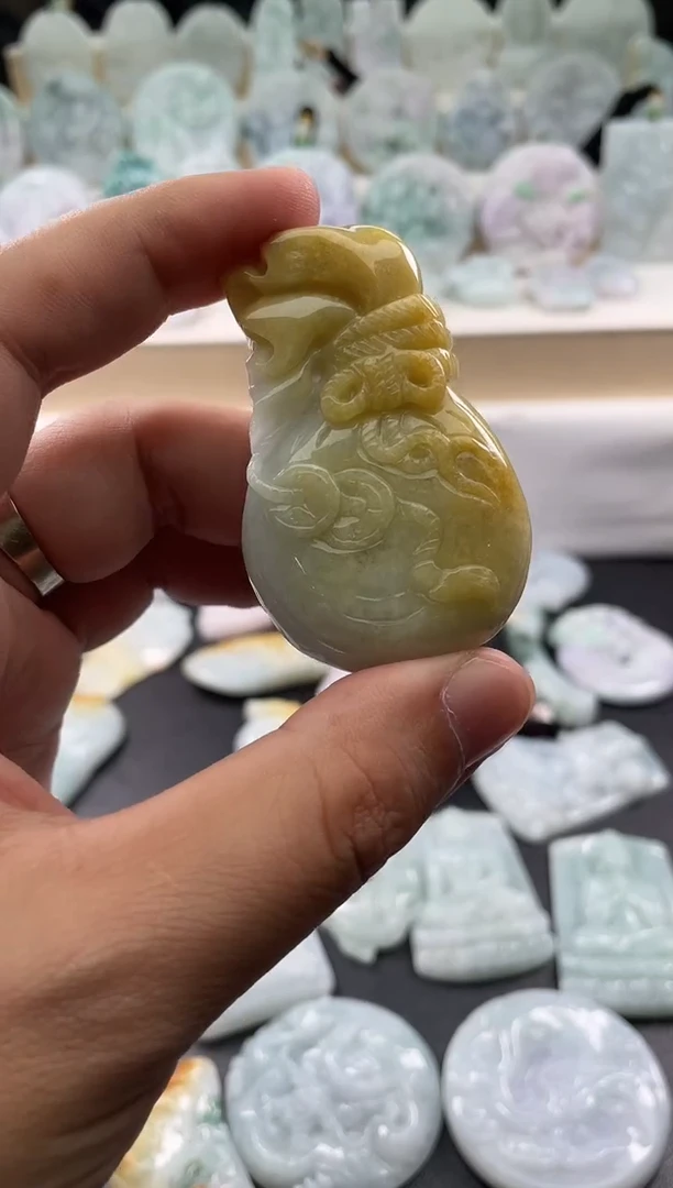 颈饰未镶嵌翡翠正**存25/10/28/.554