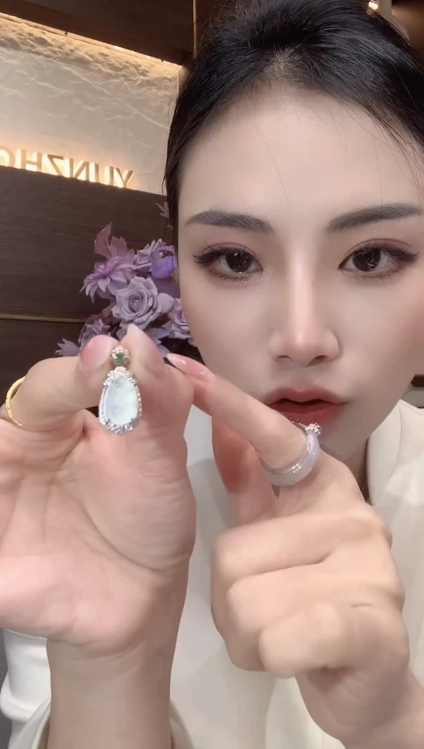 吊坠(不含链)18K金镶嵌翡翠A30