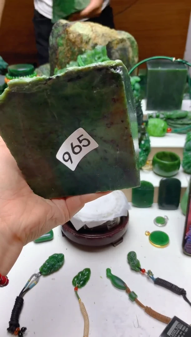 未镶嵌和田玉（碧玉）珠宝半成品1