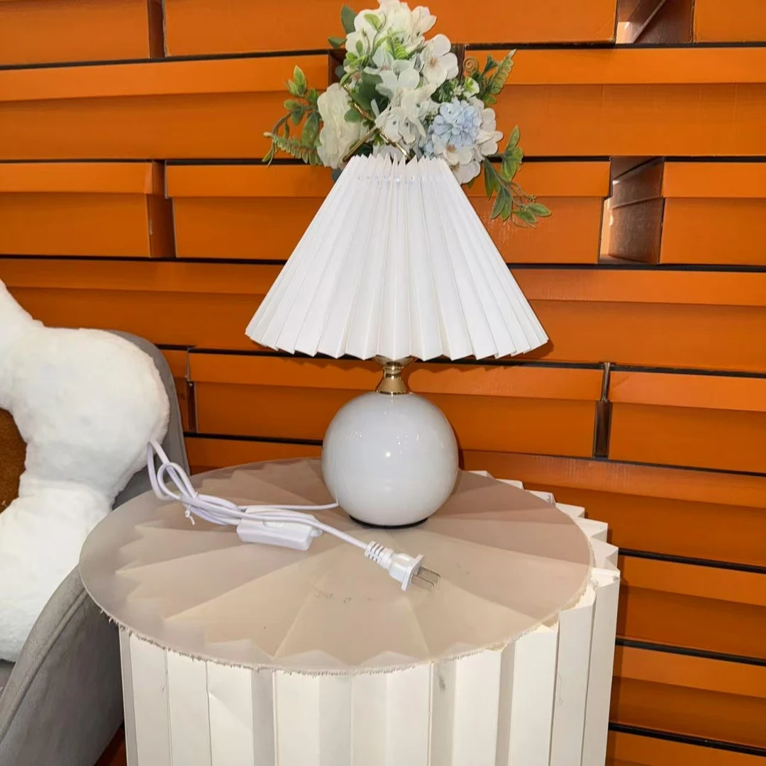 A18台灯网红北欧ins风少女温馨小夜灯高端百褶卧 室床头灯台灯