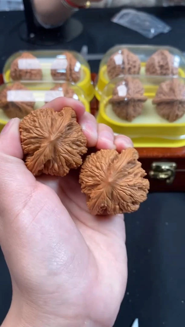 把件文玩核桃狮虎兽41尺A926