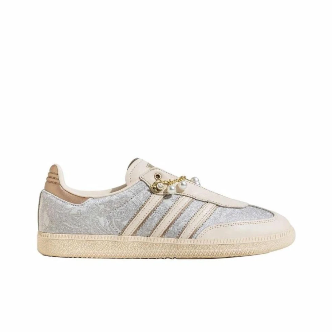 【滔搏联动】Adidas 三叶草女子流光风低帮德训鞋 JQ2616