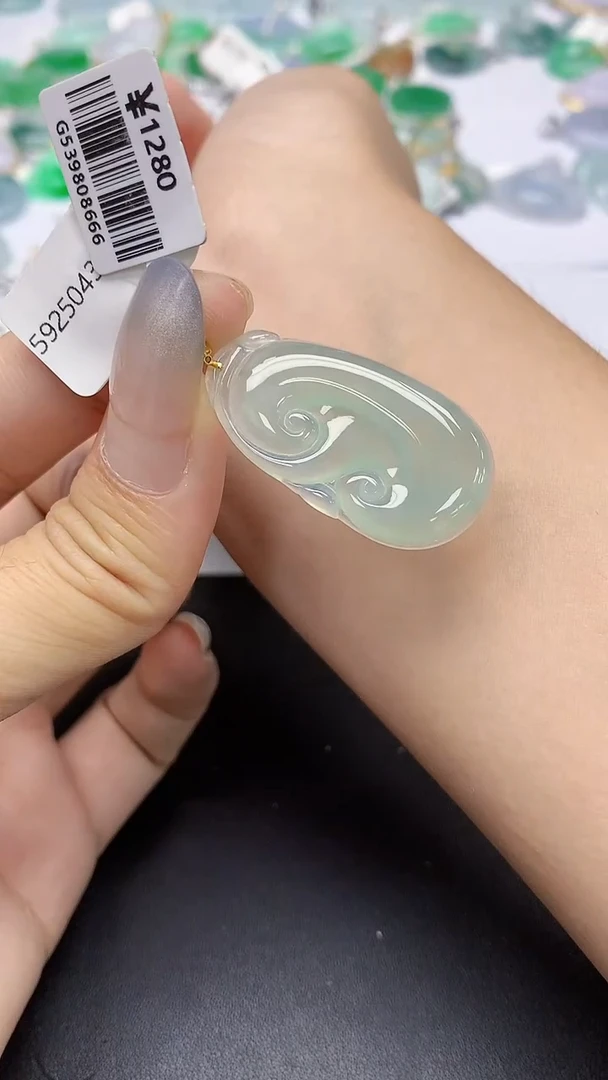 翡翠18K金镶嵌颈饰天然缅甸a货翡翠