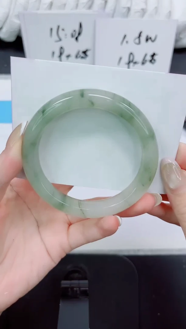 石英质玉手镯未镶嵌60